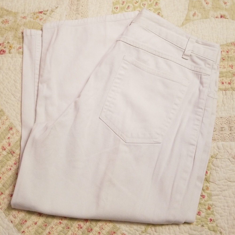 ❤  Ladies Size 8 Capris. FINAL MARKDOWN